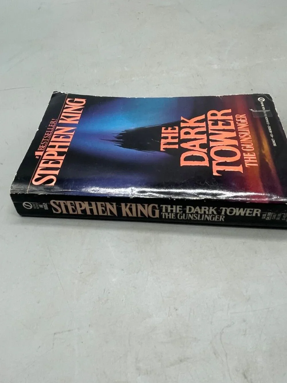Stephn King paperback book the Dark Tower the gunslinger English 1978 READ
